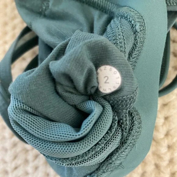Lululemon sport bra. Size 2 - Picture 5 of 5